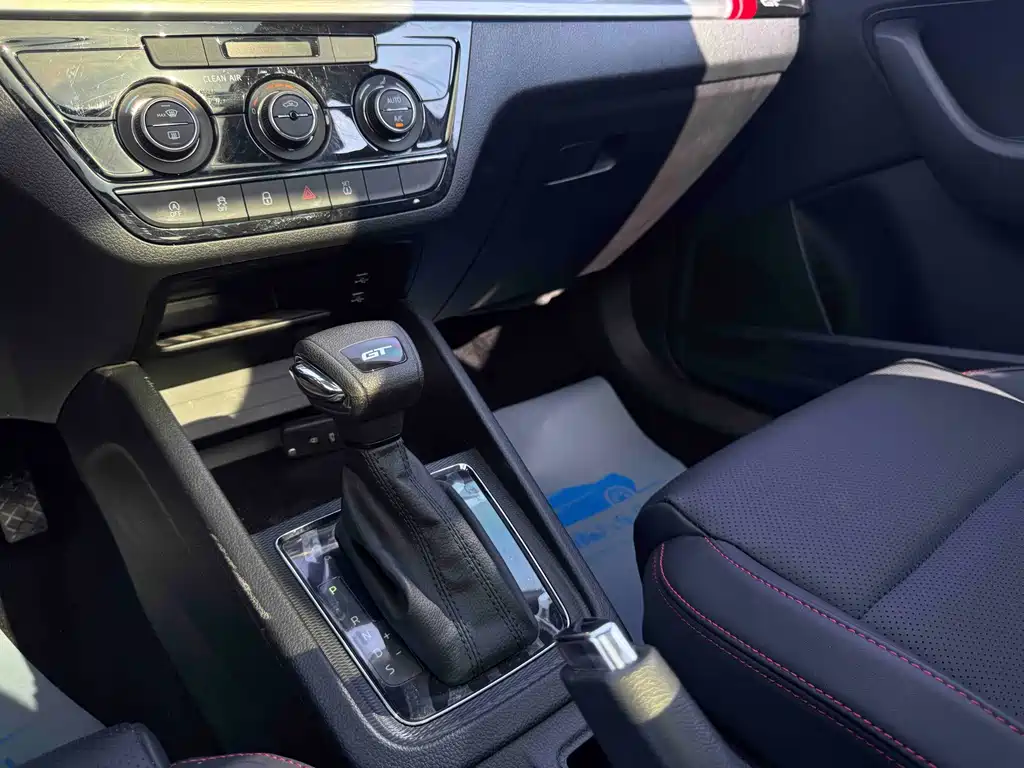 Komic 2023 facelift GT 1.5L automatic premium version купить на сайте DeffCars