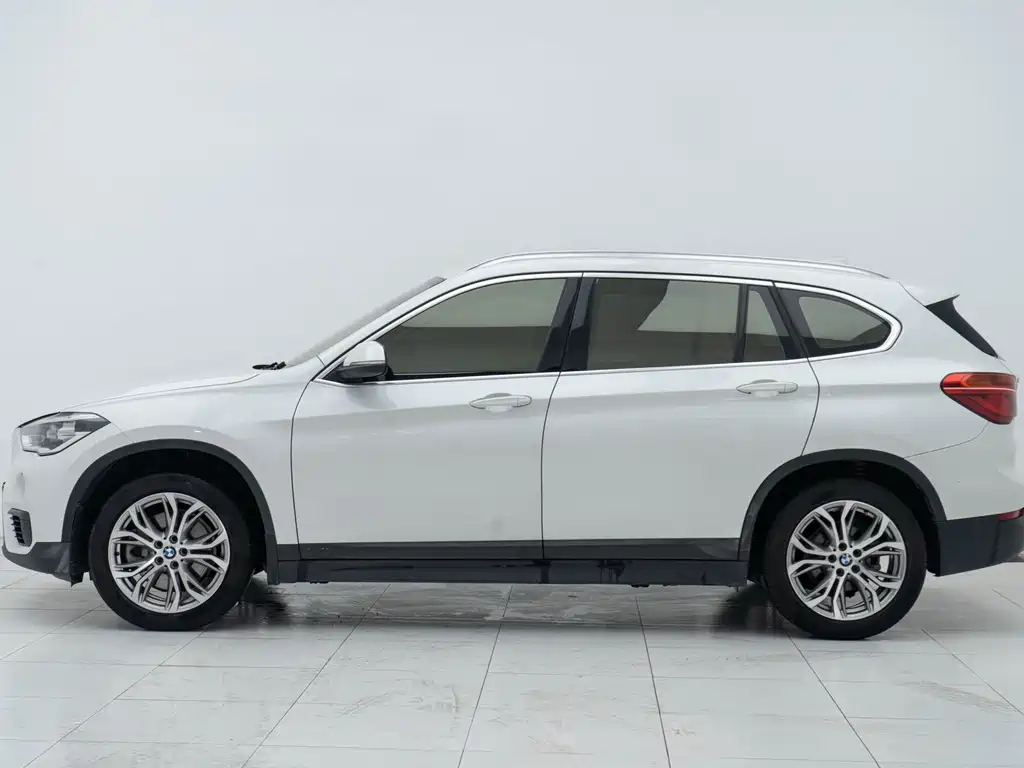BMW X1 2019 sDrive20Li Leading Model купить на сайте DeffCars