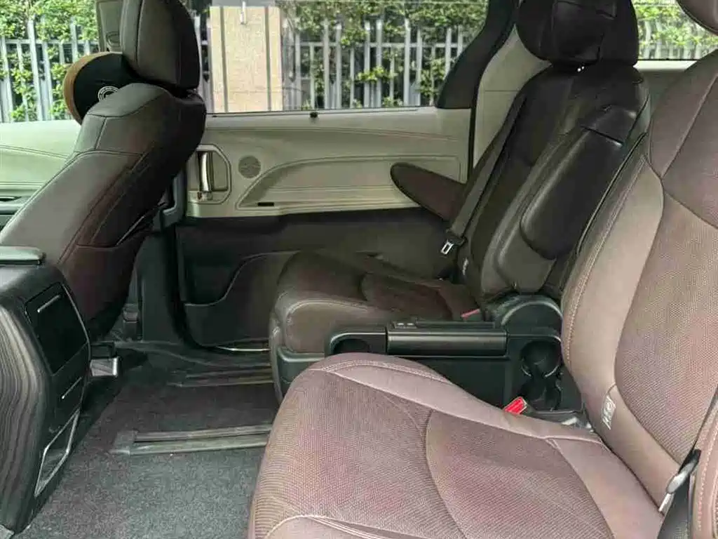 SIENNA 2021 2.5L Hybrid Deluxe Edition купить на сайте DeffCars