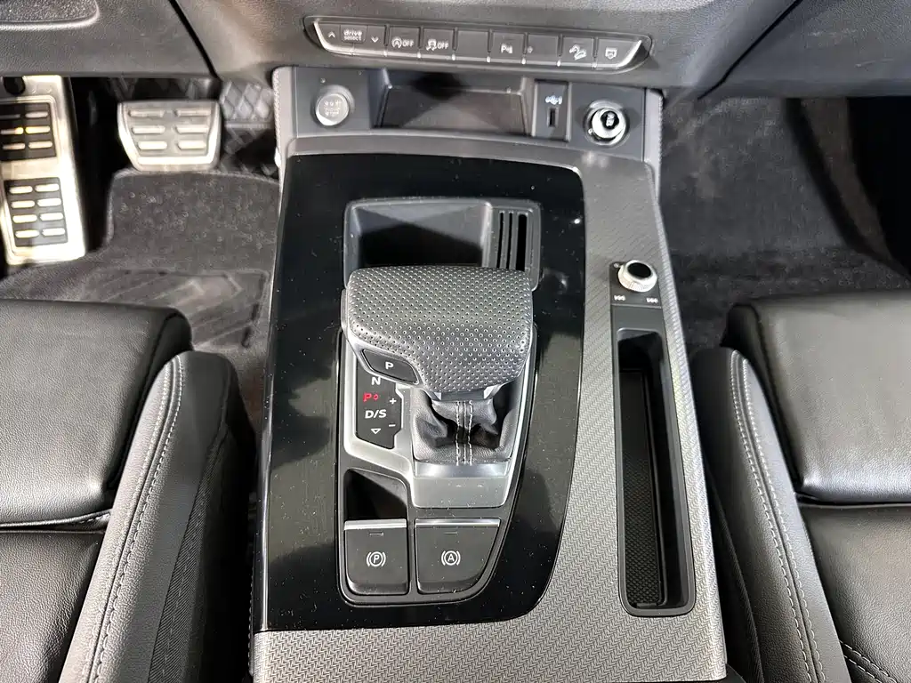 Audi Q5L 2024 40 TFSI luxury and dynamic model купить на сайте DeffCars