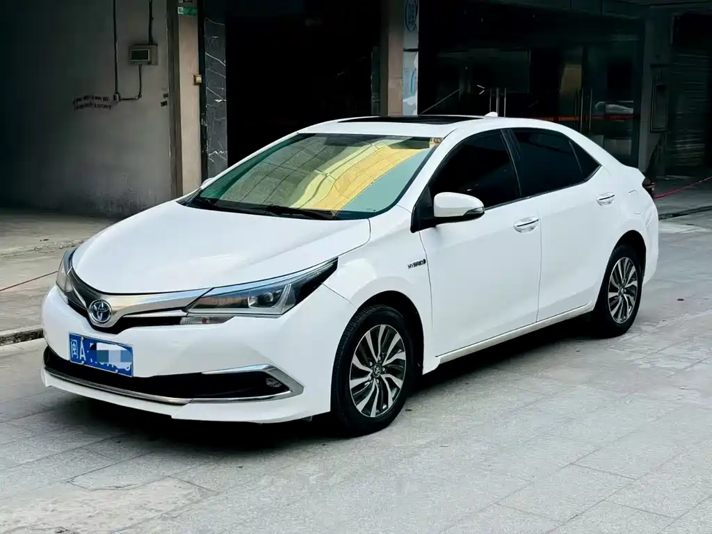 Corolla 2017 facelift dual engine 1.8L E-CVT leading version купить на сайте DeffCars