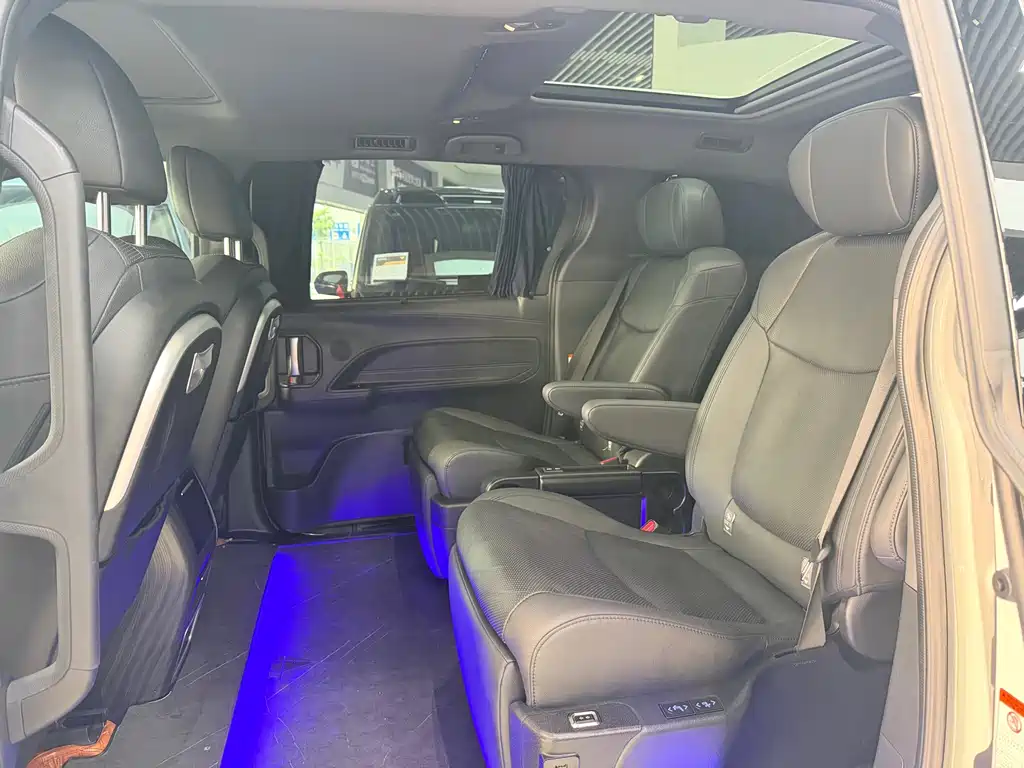 Granvia 2022 2.5L Hybrid Royal Edition купить на сайте DeffCars