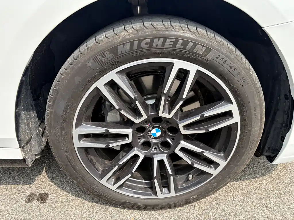 BMW 5 Series 2025 530Li Leading M Sports Package купить на сайте DeffCars