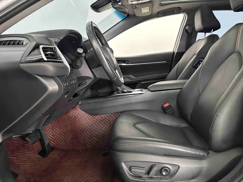 Camry 2023 2.5G Deluxe Edition купить на сайте DeffCars