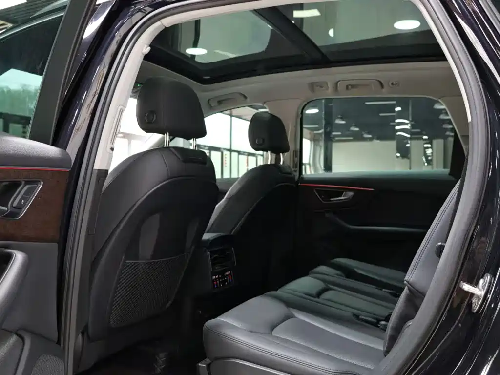 Audi Q7 2021 55 TFSI quattro S line sports version купить на сайте DeffCars