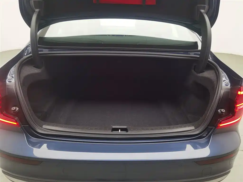 Volvo S60 2023 B4 Zhiyi Luxury Edition купить на сайте DeffCars