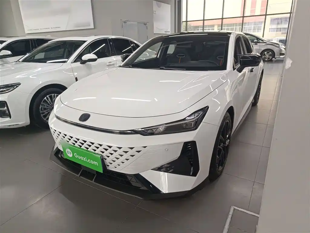 Changan UNI-V 2024 1.5T premium model купить на сайте DeffCars