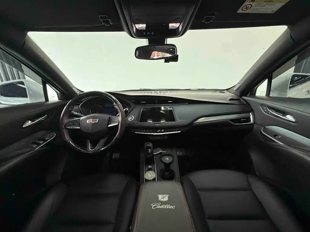 Cadillac XT4 2020 28T two-wheel drive leading model купить на сайте DeffCars