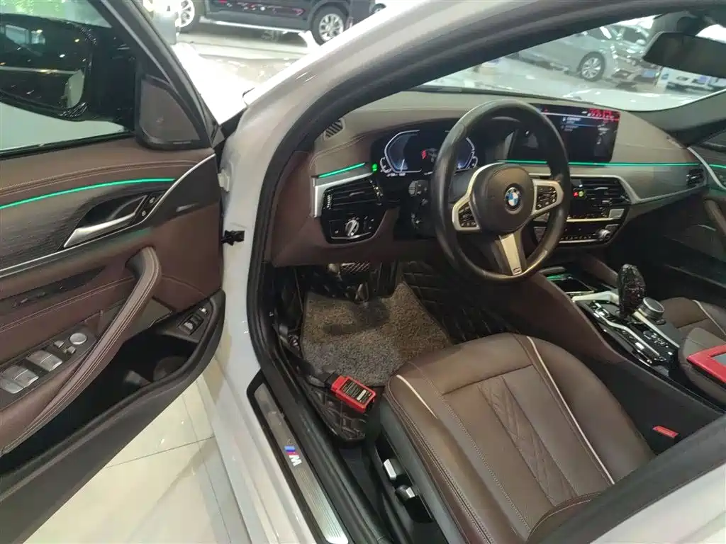 BMW 5 Series New Energy 2021 535Le M Sports Package купить на сайте DeffCars
