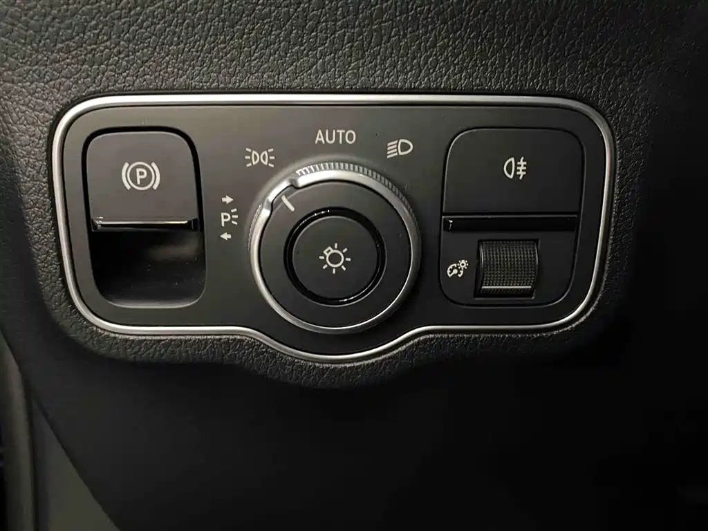 Mercedes-Benz GLB 2024 GLB 220 Dynamic купить на сайте DeffCars