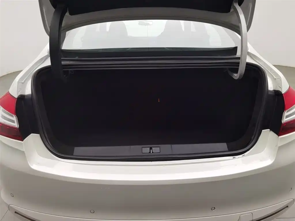 Peugeot 408 2015 1.2T automatic luxury version купить на сайте DeffCars