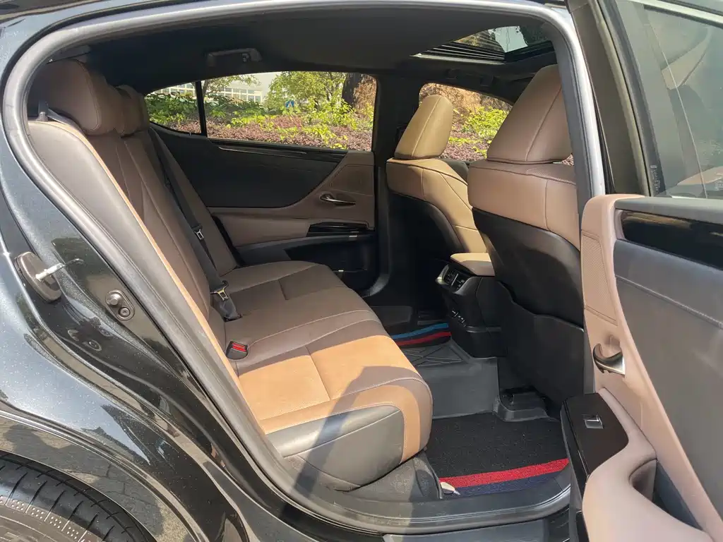 Lexus ES 2023 200 Excellence Edition купить на сайте DeffCars