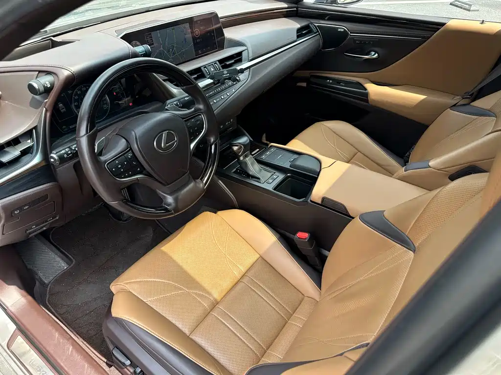 Lexus ES 2018 300h Executive Edition National V купить на сайте DeffCars