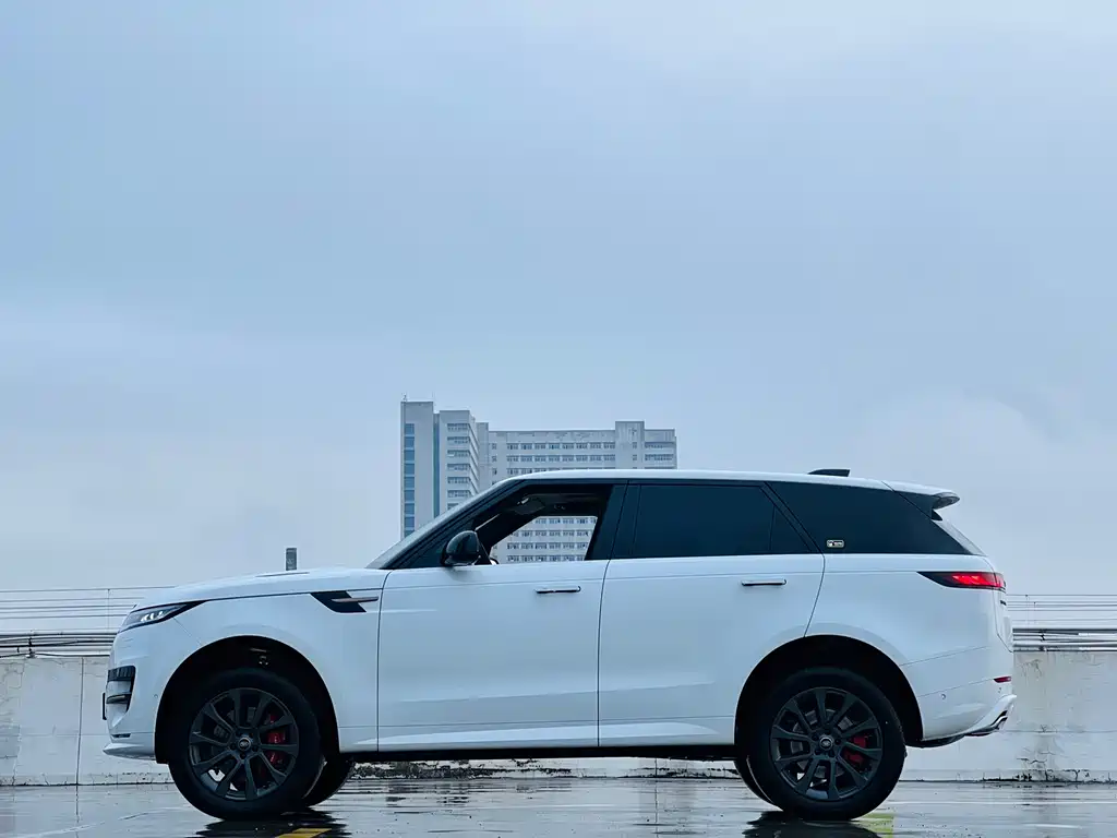 Range Rover Sport 2024 400PS Dynamic SE купить на сайте DeffCars