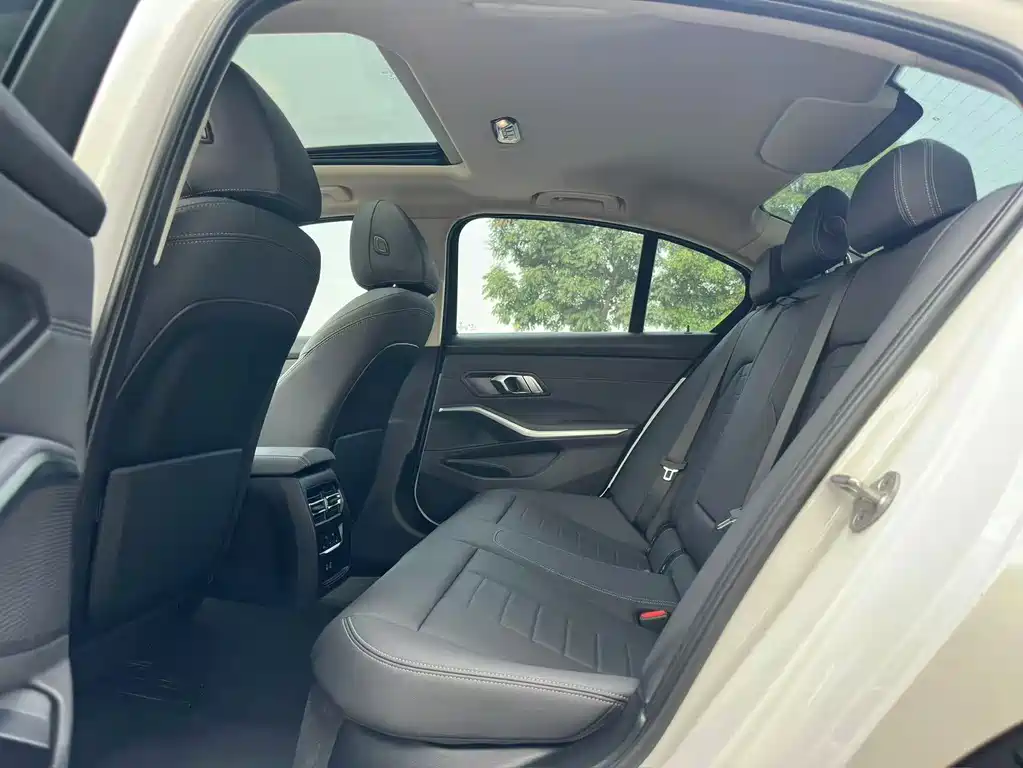 BMW 3 Series 2021 320i Sports Package купить на сайте DeffCars