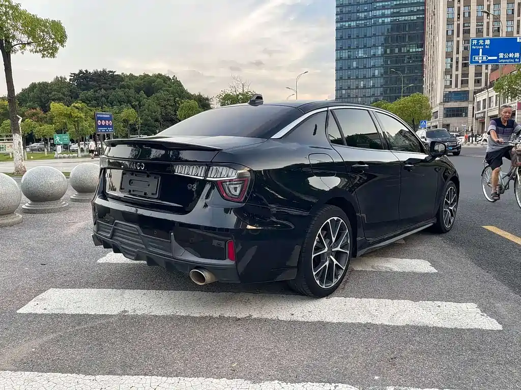 Lynk & Co 03 2019 1.5TD DCT Pro version National VI купить на сайте DeffCars