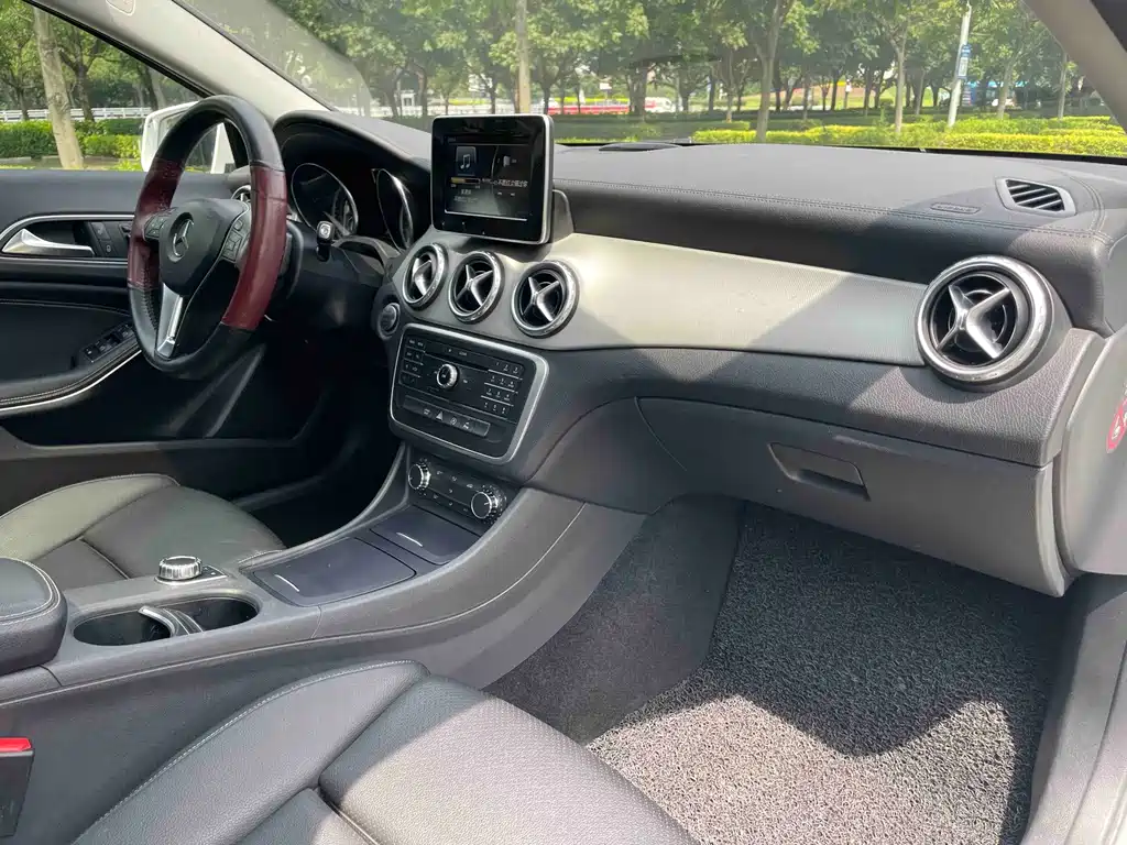 Mercedes GLA 2016 200 Fashion Edition купить на сайте DeffCars