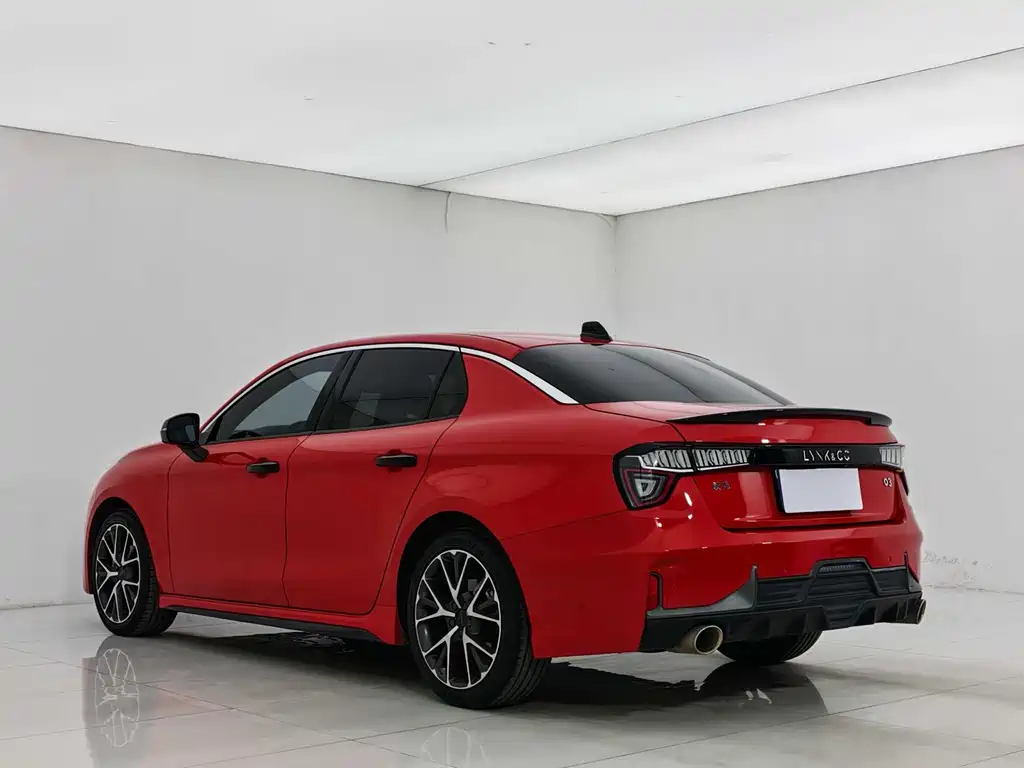 Lynk & Co 03 2021 1.5TD DCT Pro купить на сайте DeffCars