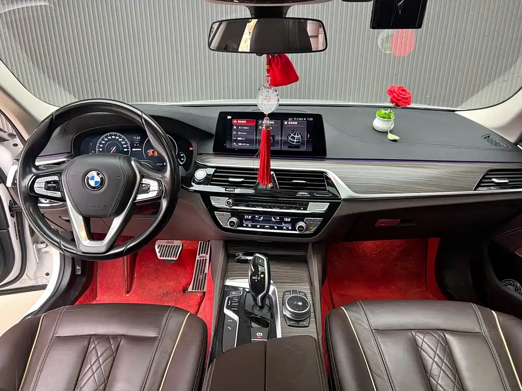 BMW 5 Series New Energy 2019 530Le Luxury Package купить на сайте DeffCars