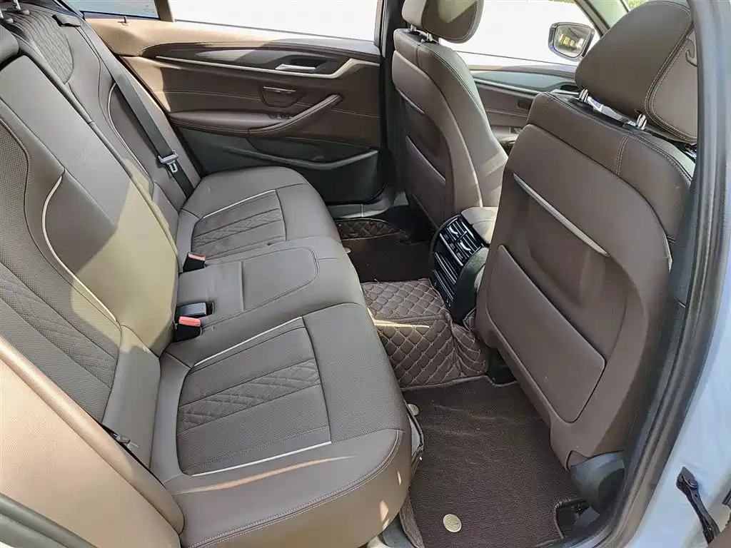 BMW 5 Series New Energy 2022 Model 535Le M Sports Package купить на сайте DeffCars