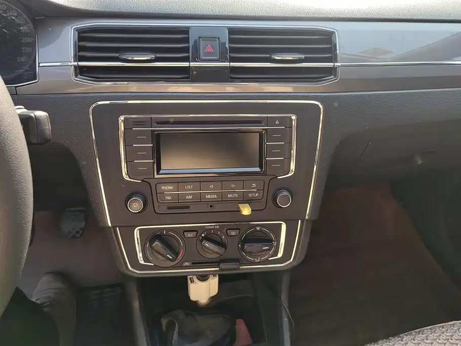 Santana 2016 1.6L Manual Deluxe Edition купить на сайте DeffCars