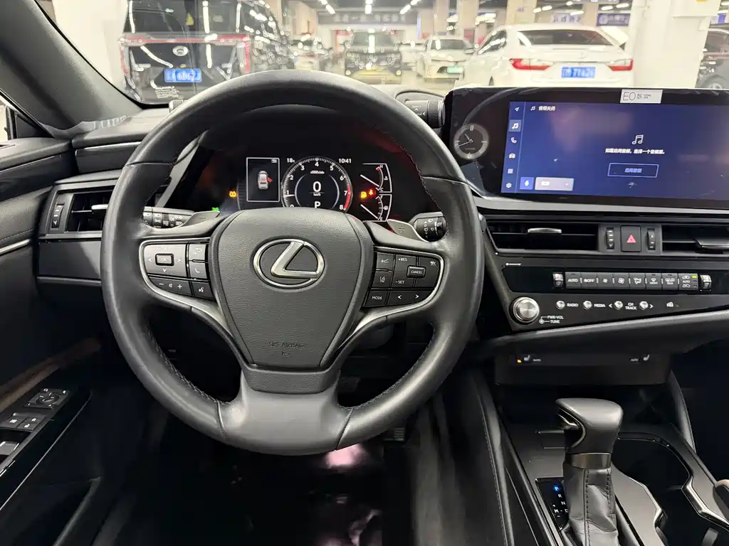 Lexus ES 2023 200 Excellence Edition купить на сайте DeffCars
