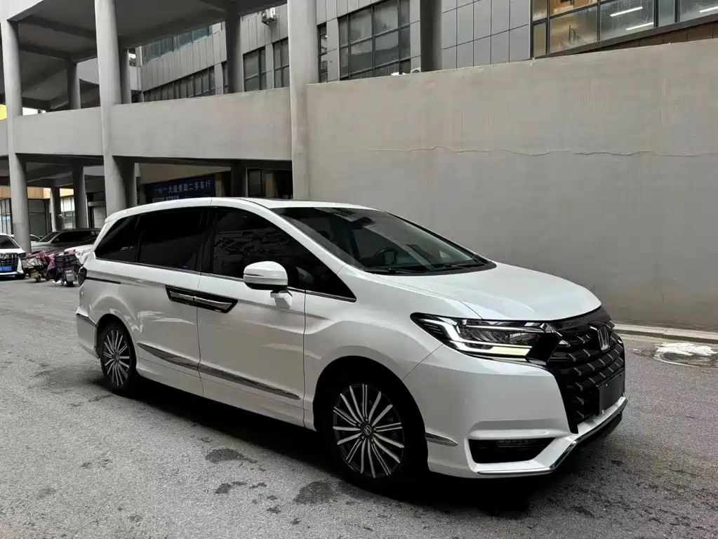 Alison 2022 2.0L e:HEV Deluxe Edition купить на сайте DeffCars