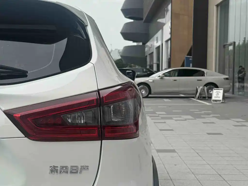 Qashqai 2021 2.0L CVT Deluxe Edition купить на сайте DeffCars