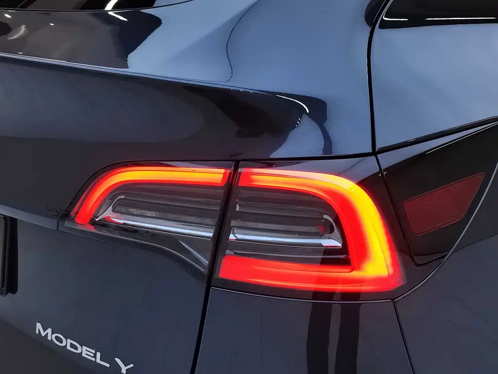 Model Y 2024 rear-wheel drive version купить на сайте DeffCars