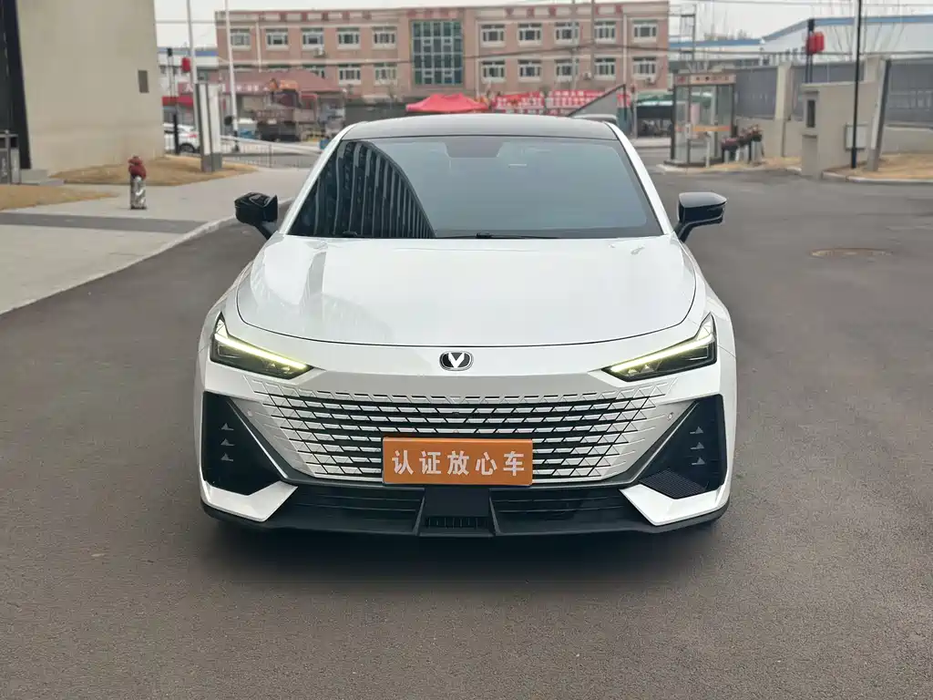 Changan UNI-V 2022 1.5T premium model купить на сайте DeffCars