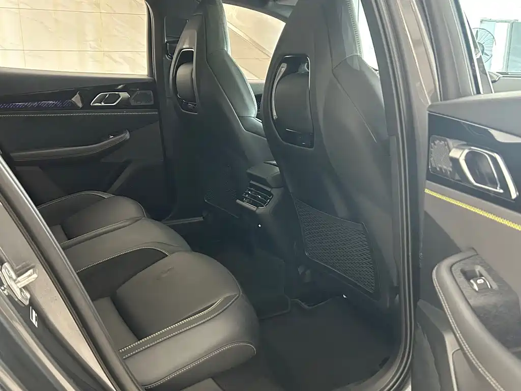 Lynk & Co 03 2023 1.5TD DCT Pro купить на сайте DeffCars