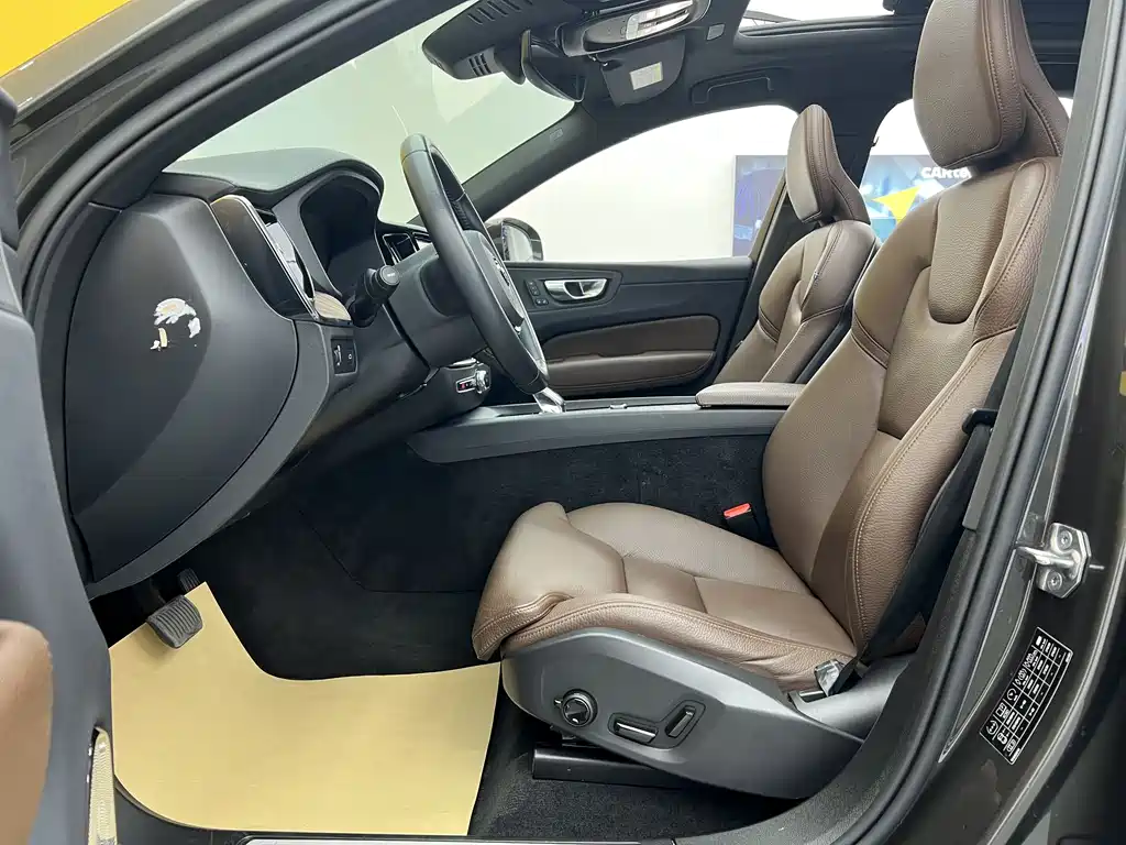 Volvo XC60 2022 B5 four-wheel drive Zhiyuan Deluxe Edition купить на сайте DeffCars