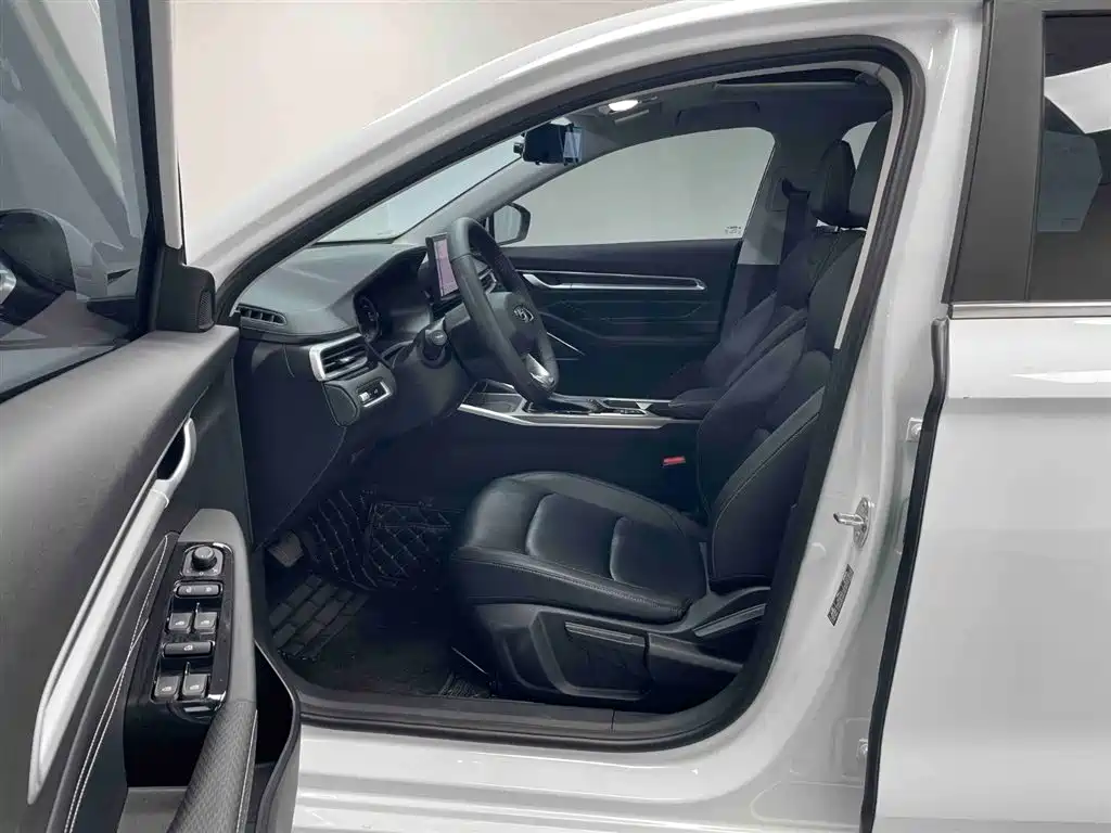 Emgrand 2023 4th Generation Champion Edition 1.5L CVT Premium Type купить на сайте DeffCars