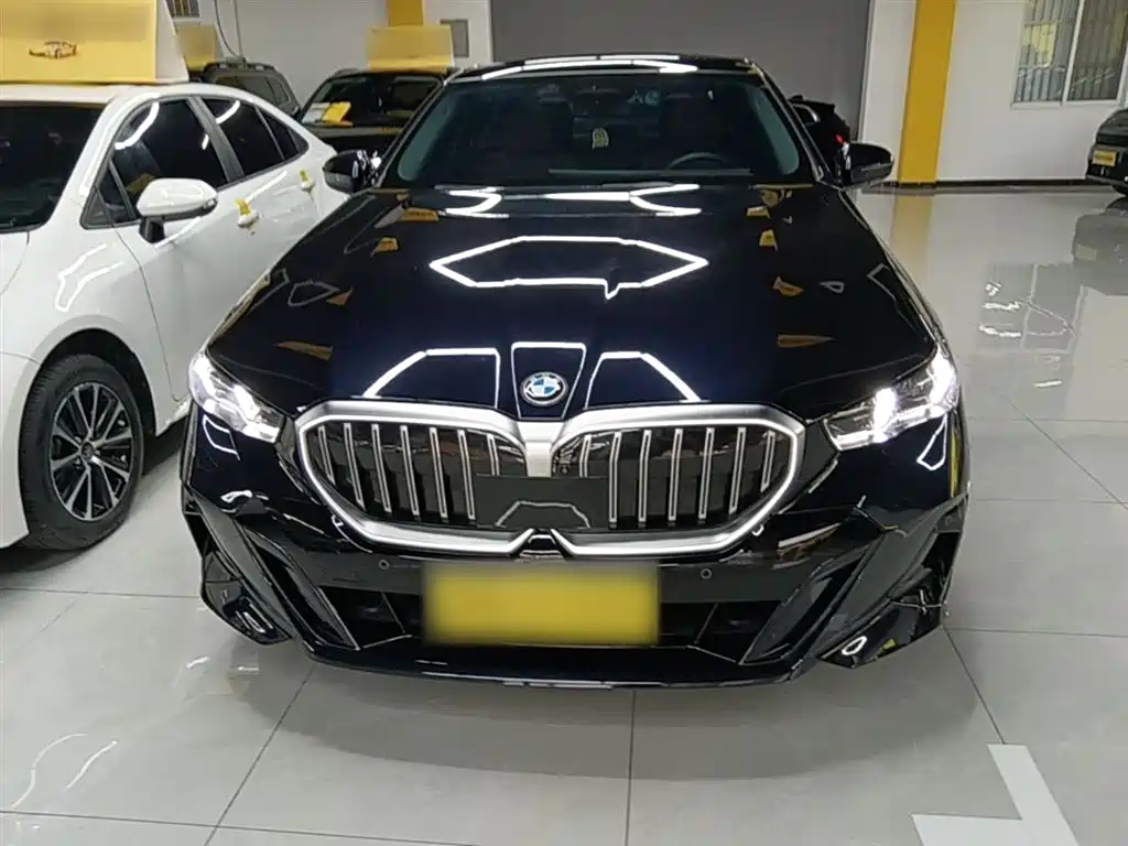 BMW 5 Series 2024 530Li Leading M Sports Package купить на сайте DeffCars
