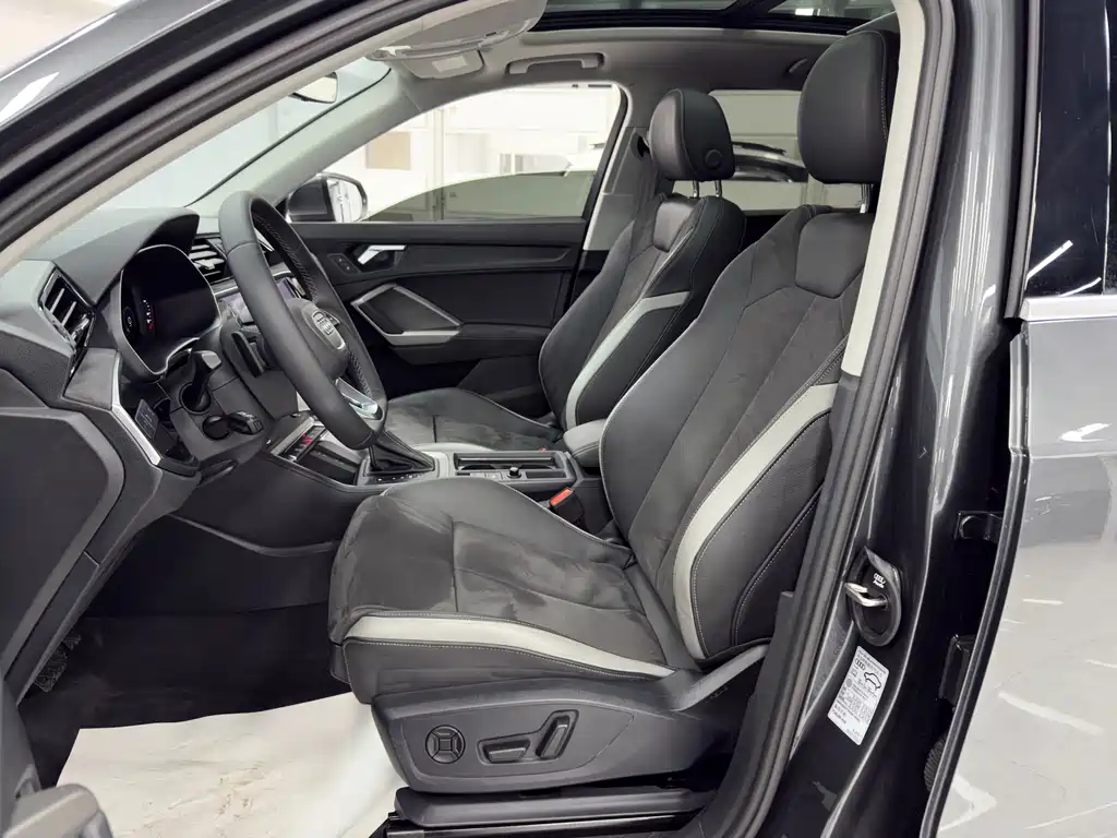 Audi Q3 2023 35 TFSI Fashionable and Dynamic (1.4T) купить на сайте DeffCars