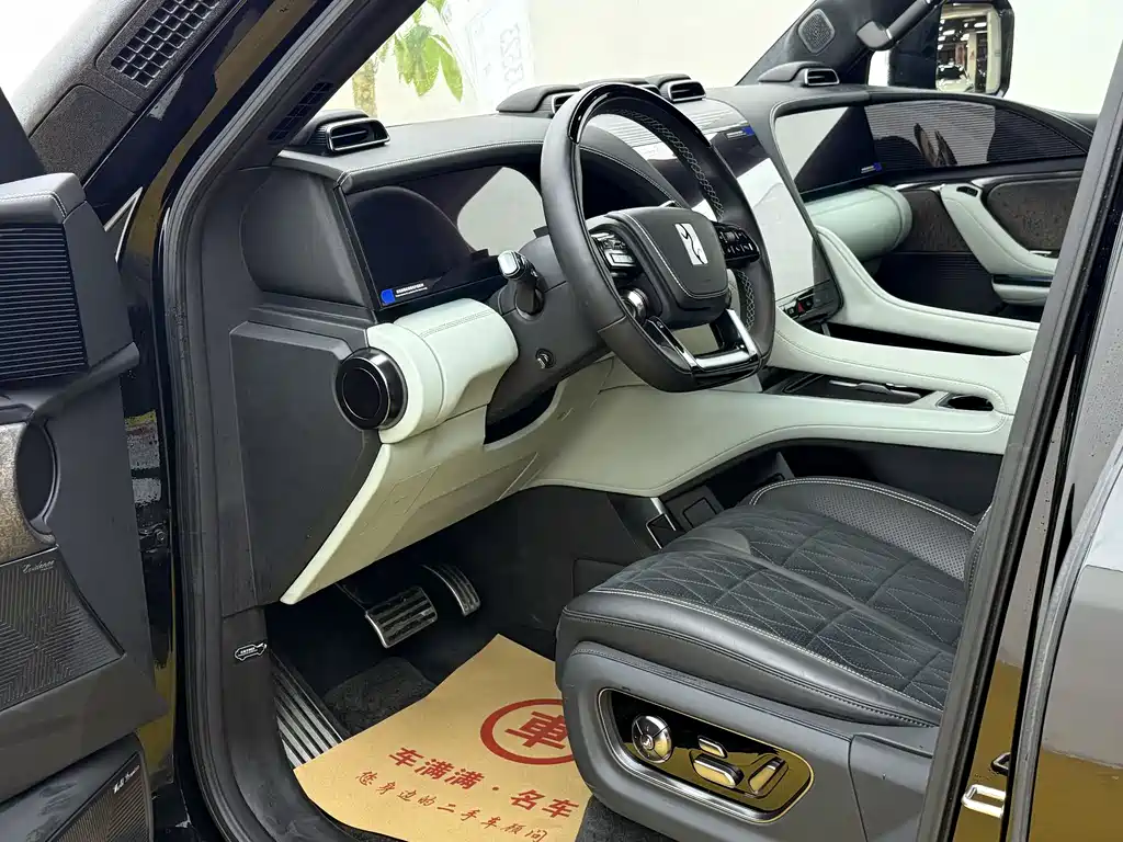 Looking up at U8 2024 Off-Road Player Edition купить на сайте DeffCars