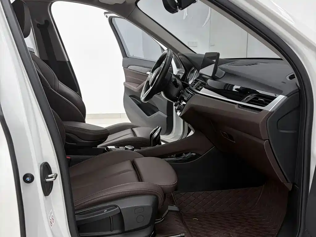 BMW X1 2022 sDrive20Li Exclusive Model купить на сайте DeffCars