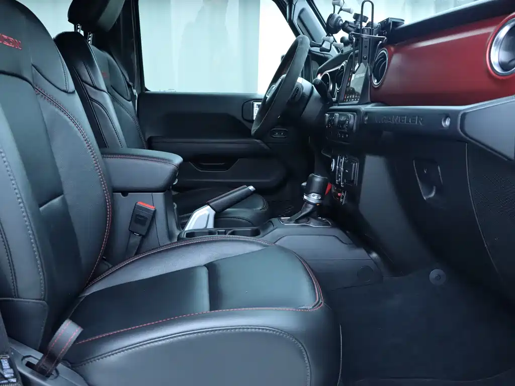 Wrangler 2021 2.0T Robin Hood Four-Door Edition купить на сайте DeffCars