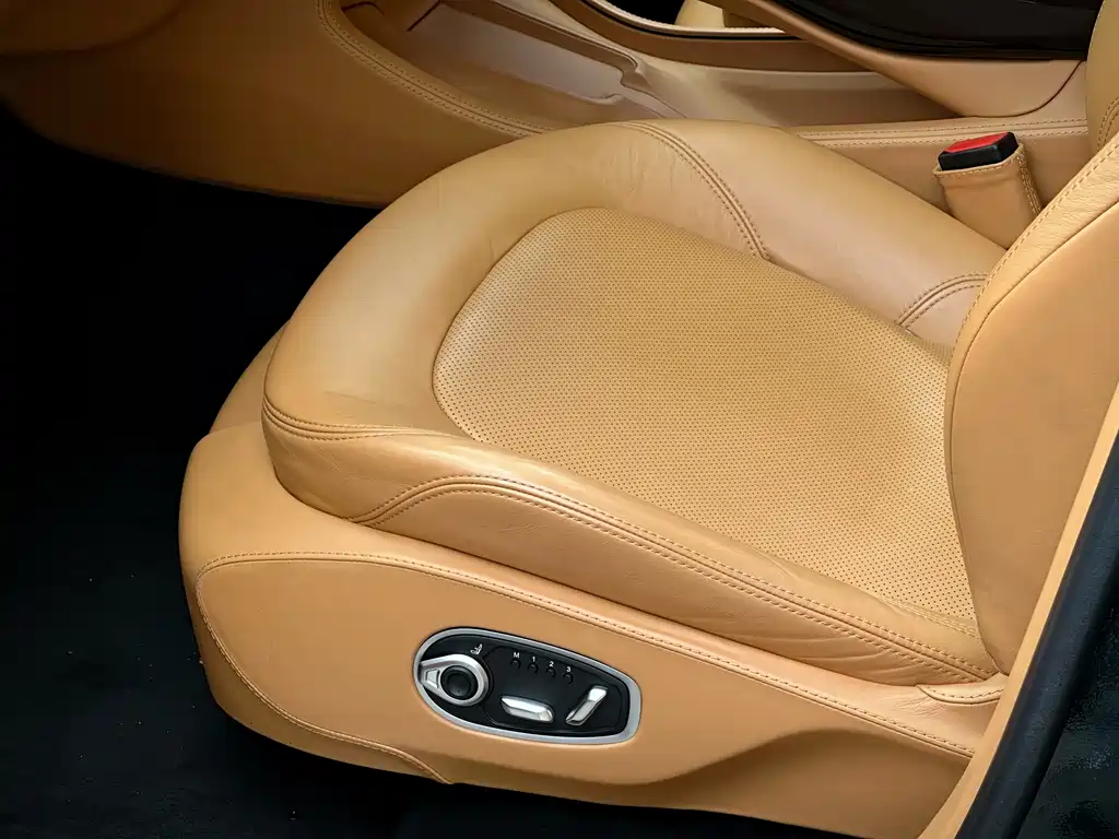 Aston Martin DBX 2020 4.0T V8 купить на сайте DeffCars