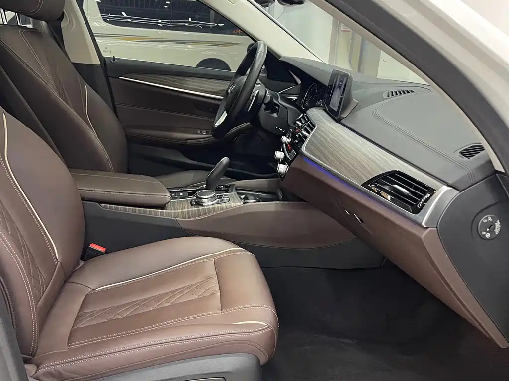 BMW 5 Series 2018 facelift 530Li leading model luxury package купить на сайте DeffCars