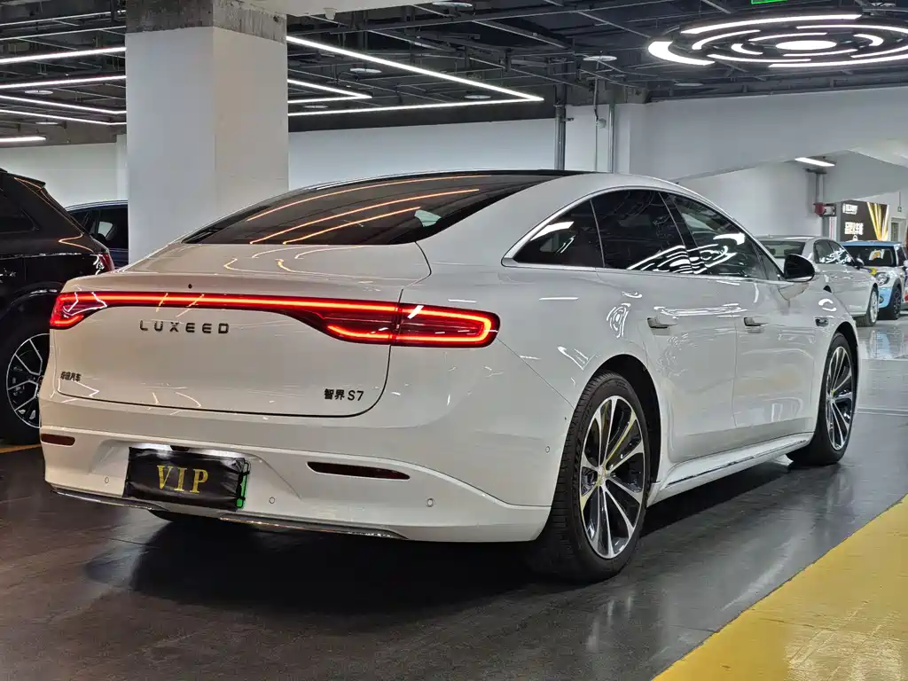 Zhijie S7 2025 model 705km Max купить на сайте DeffCars