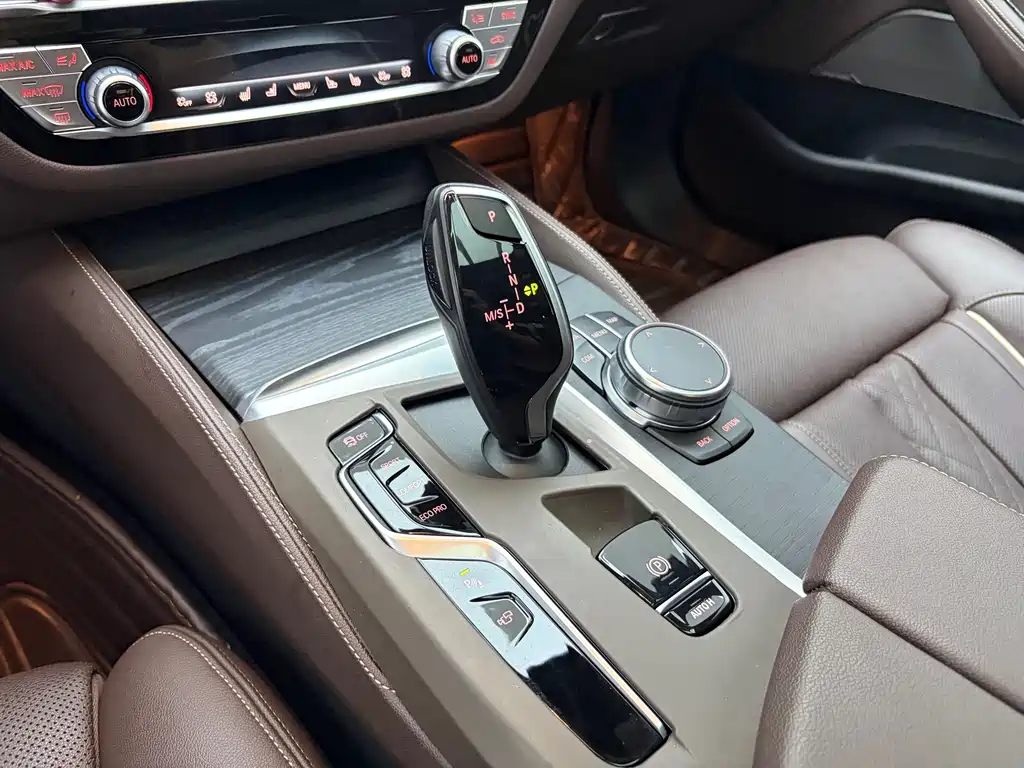 BMW 5 Series 2023 530Li Exclusive M Sports Package купить на сайте DeffCars
