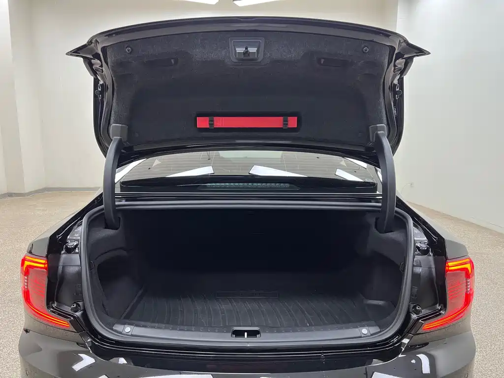 Volvo S90 2024 B5 Zhiyi Luxury Edition купить на сайте DeffCars