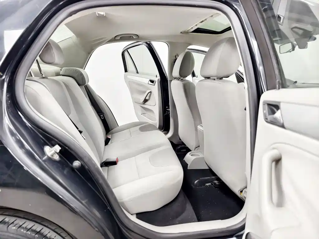 Bora 2012 1.6L manual comfort type купить на сайте DeffCars