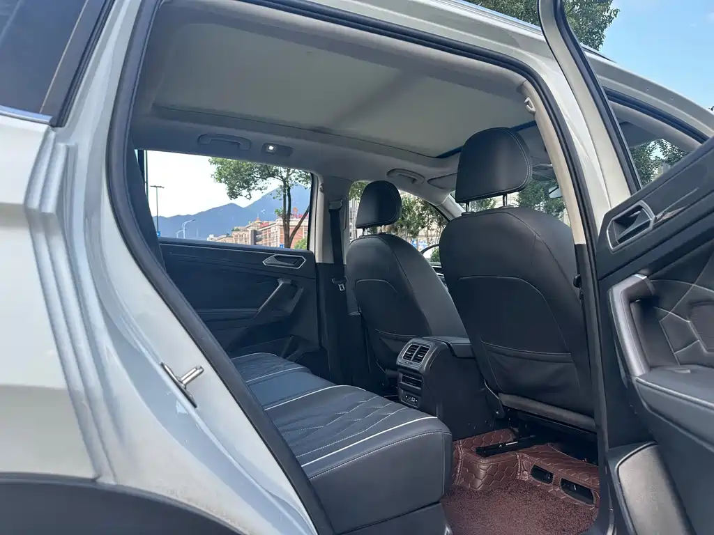 Tiguan L 2023 facelift 330TSI automatic two-wheel drive R-Line version купить на сайте DeffCars