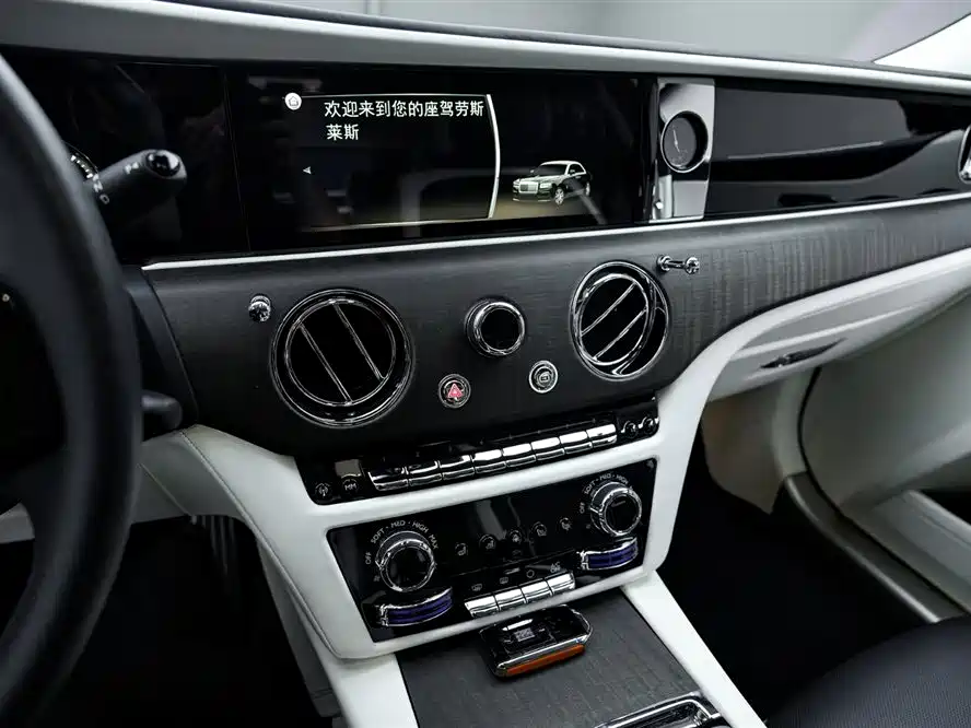 Ghost 2021 6.7T long wheelbase version купить на сайте DeffCars