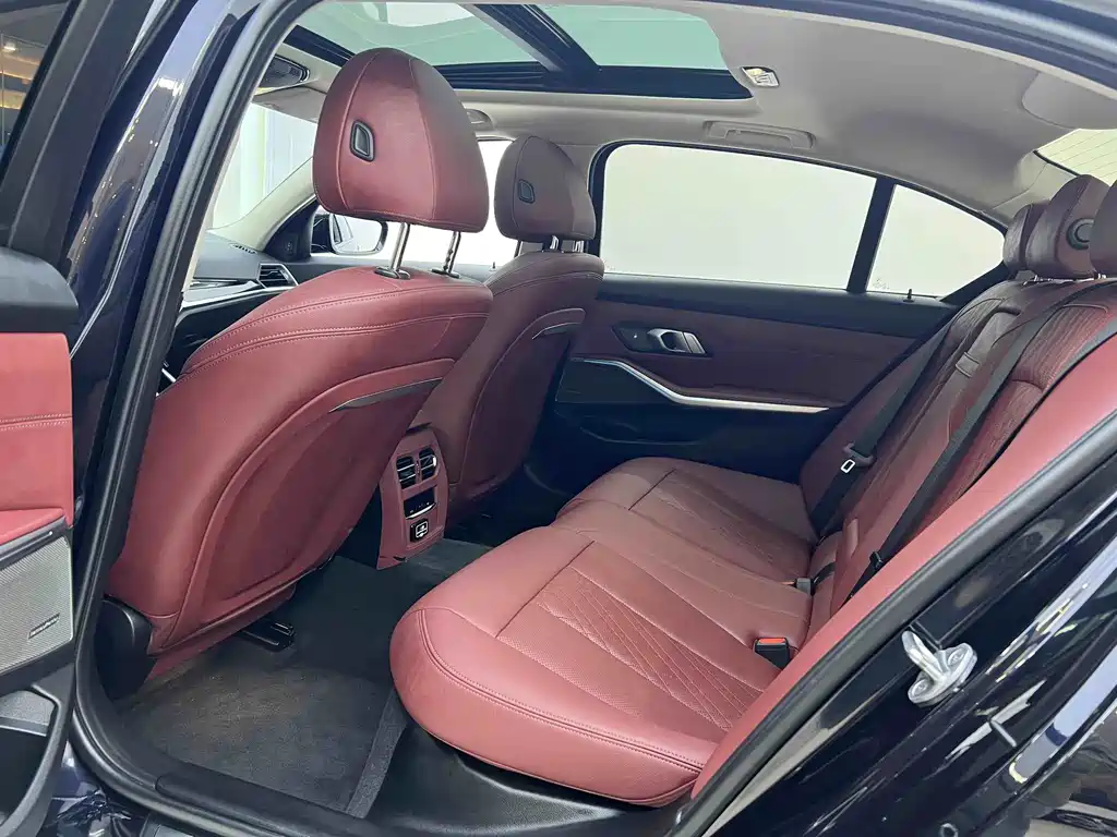 BMW 3 Series 2025 330Li M Sports Night Package купить на сайте DeffCars