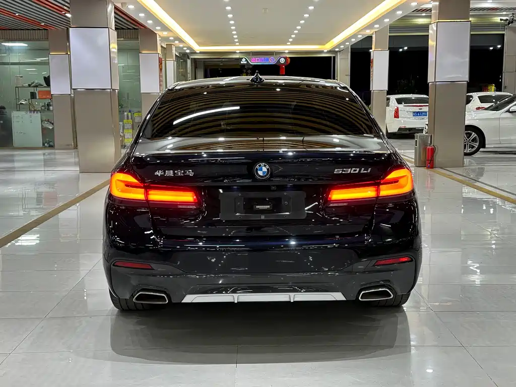 BMW 5 Series 2022 530Li Leading M Sports Package купить на сайте DeffCars