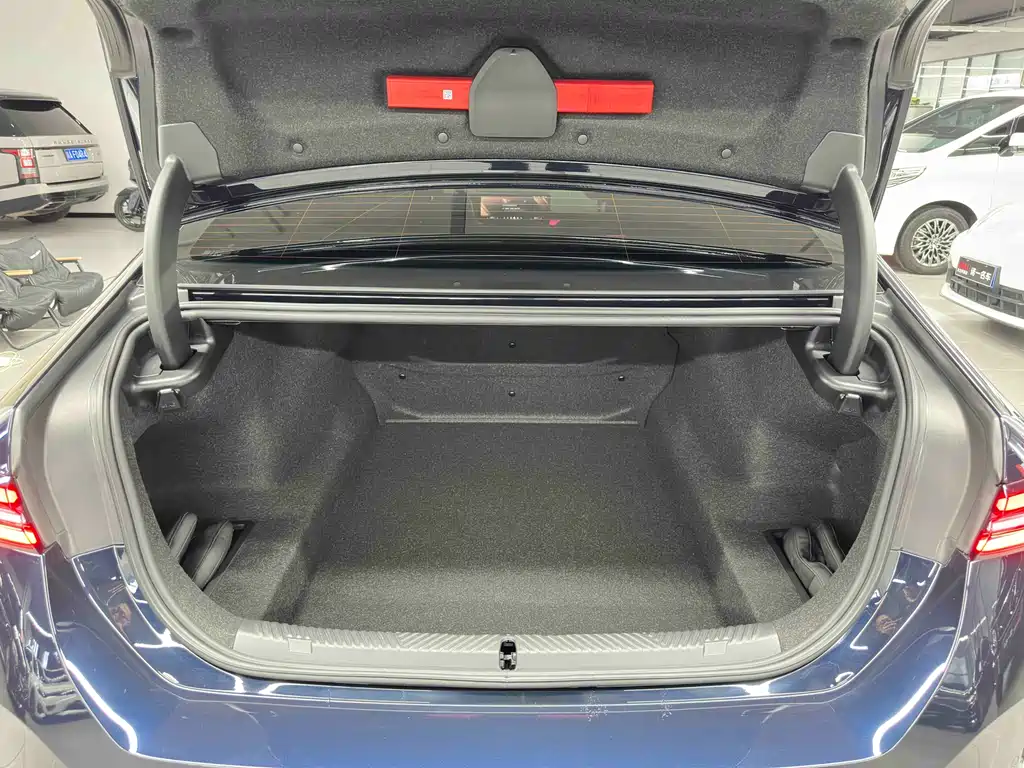 BMW 5 Series 2025 530Li Exclusive M Sports Package купить на сайте DeffCars