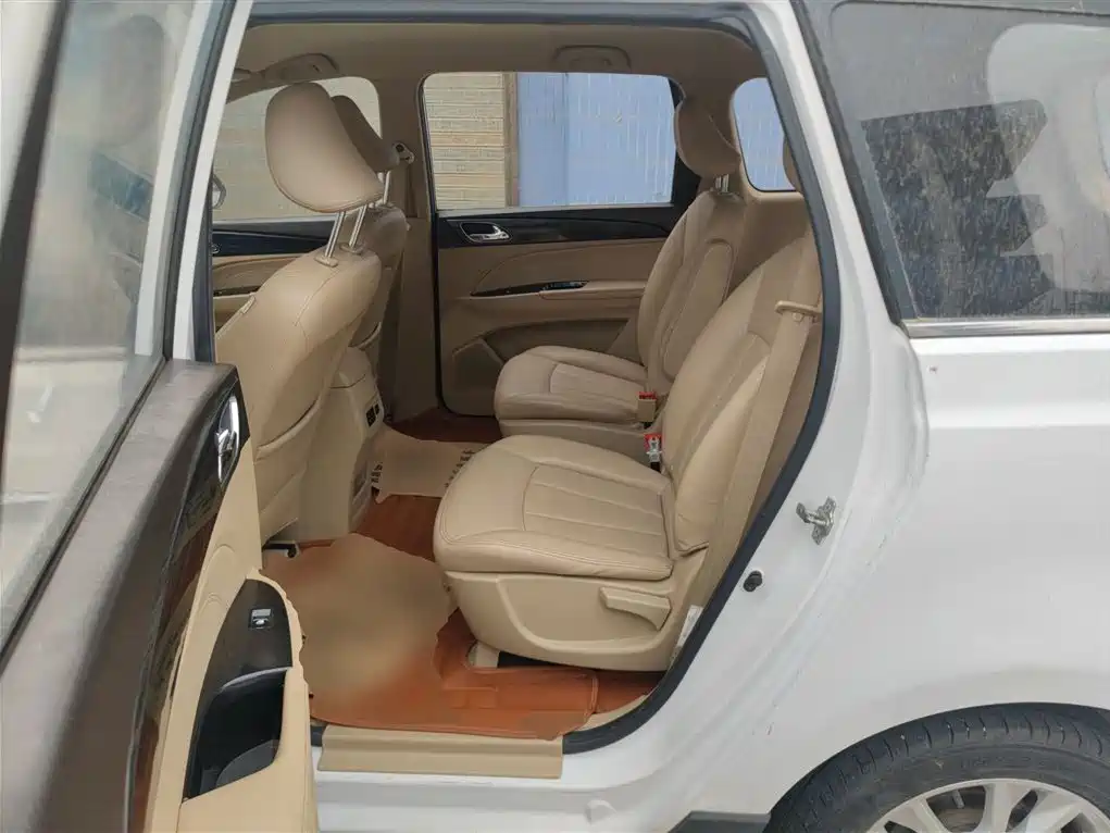 Baojun 730 2016 1.5L manual comfort type 7 seats National V купить на сайте DeffCars
